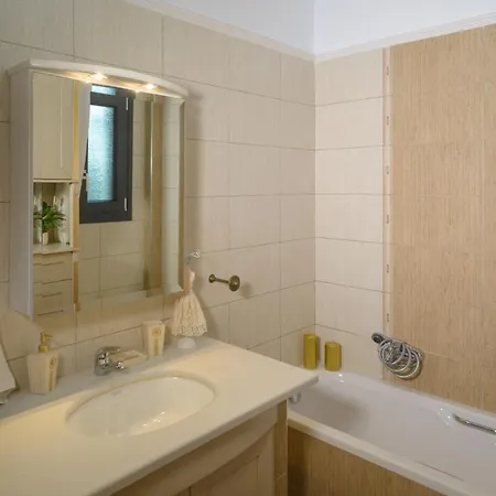 Luxury Dafnis House *