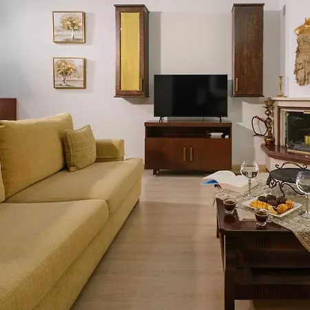 Luxury Dafnis House *